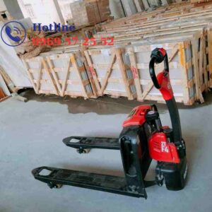 Xe nâng tay điện F4 13 Xe nâng tay điện F4 trong nhà máy sản xuất