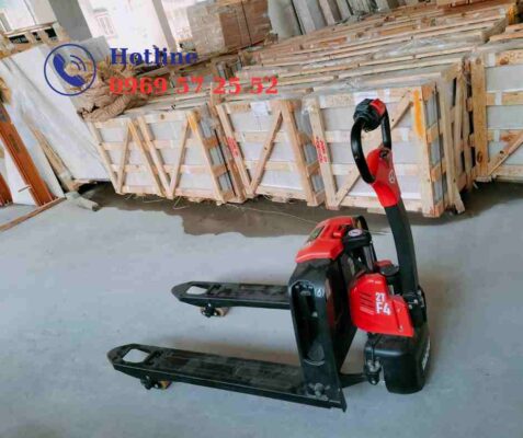 Xe nâng tay điện F4 22 Xe nâng tay điện F4 trong nhà máy sản xuất