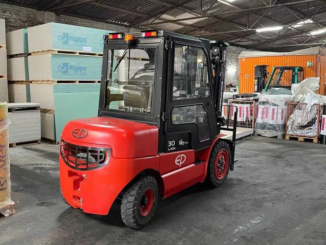 Xe nâng điện EFL302 Lithium 1 Efl302-1