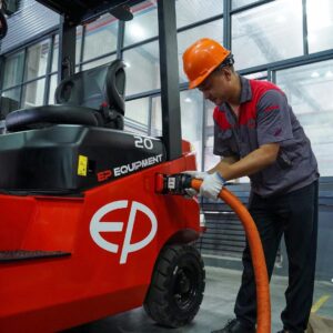 Xe nâng điện Lithium 2 tấn EFL202 (P) 15 33232-min