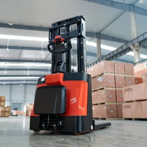 Xe nâng điện ESR152 có Pedal đứng lái. 7 Xe nâng điện ESR151