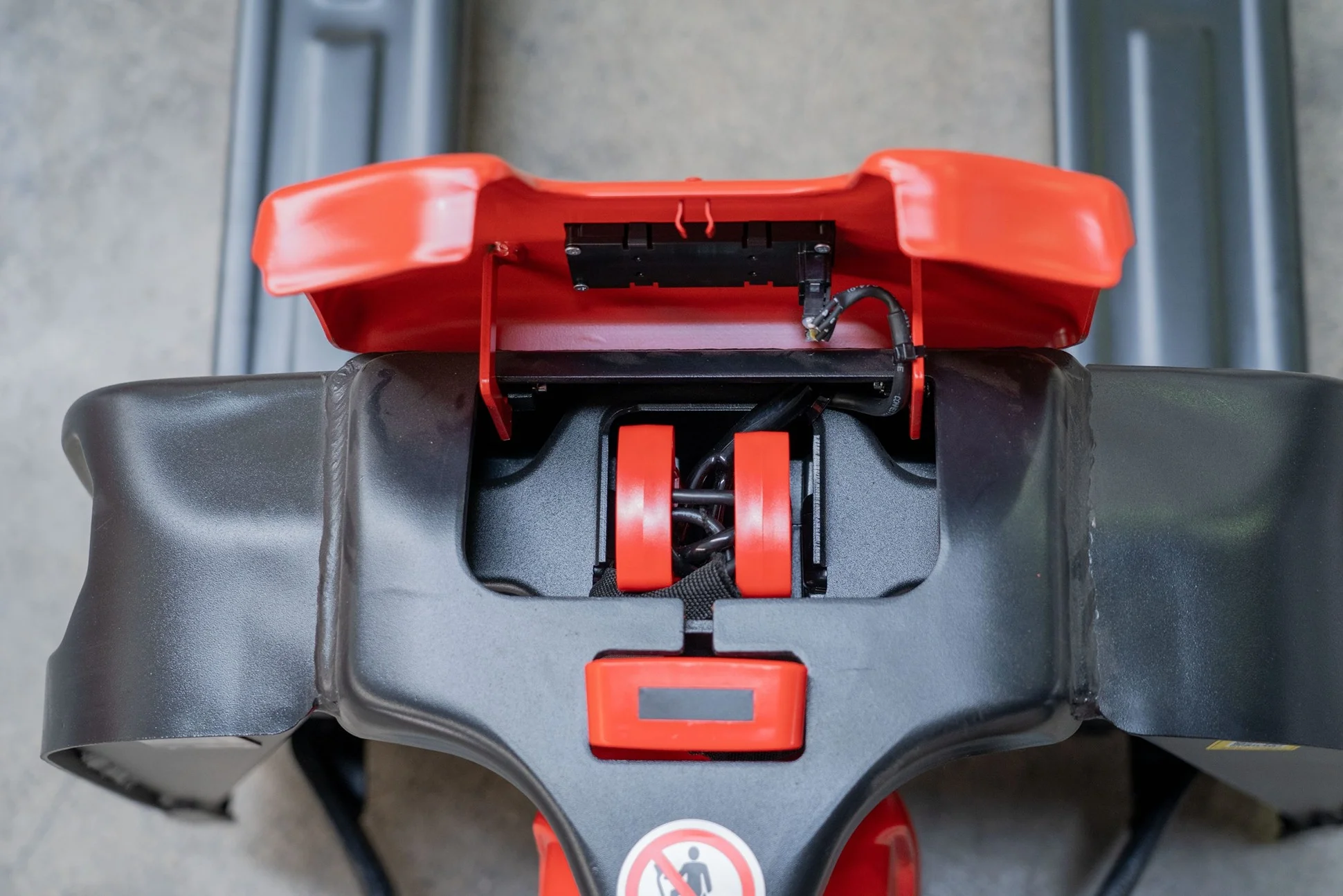 Xe nâng tay điện 2 tấn F4 201 15 Xe nâng tay điện 2 tấn F4