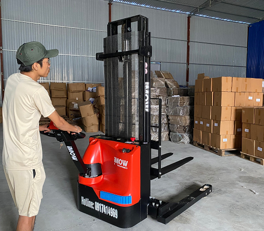 Xe nâng điện dắt lái ES15-33DM 9 Xe nâng điện dắt lái ES15-33DM