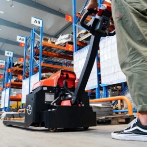 Xe nâng tay điện 2 tấn EPT20-ET 6 Dsc03942-1024x576