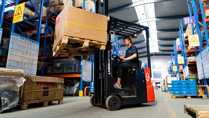 Mua Xe Nâng Ở Nam Định 16 EFS101S