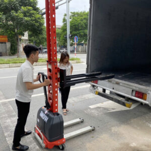 Xe nâng điện leo thùng 7 Z5803148162511_026214cb5087f37d6c9262c889ab096e