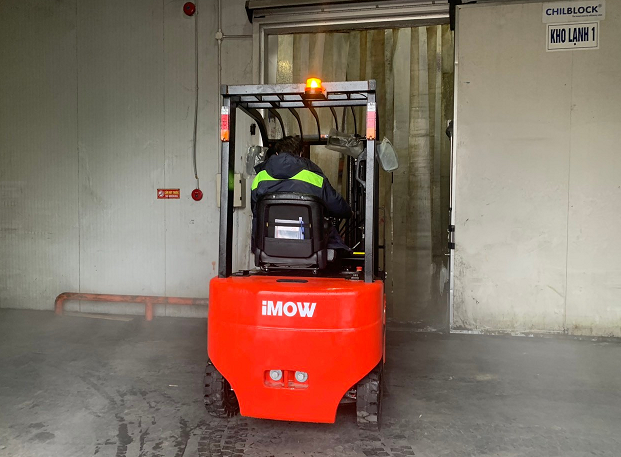 Xe Nâng Điện Dùng Cho Kho Lạnh 16 Xe Nâng Imow Ở Kho Lạnh