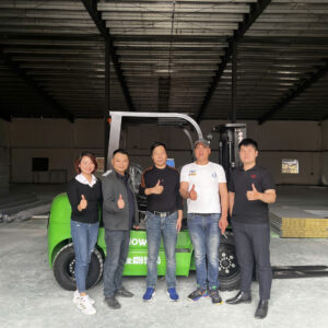 Mua Xe Nâng Điện ở Bắc Giang 3 Z6073279190951_8914f3f46ec9410928f1a2b6908152eb