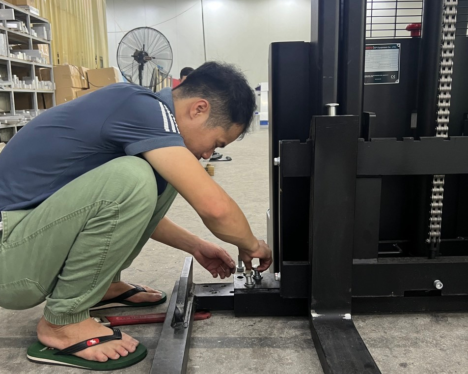 Xe Nâng Điện Stacker 12 Xe Nâng Điện Stacker