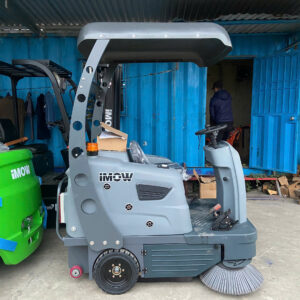 Xe Điện Quét Rác Trong Kho Xưởng 7 Z6125074235062_c8b8b1b9915e5e15b3301d2e7acee8cf